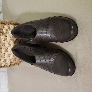 CLARKS Dark Grey Shoes  Size 7.5M